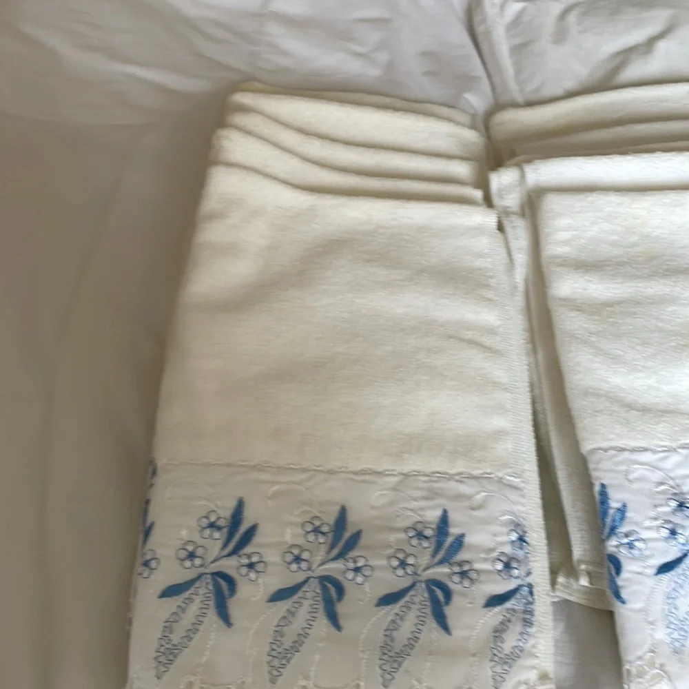 14 Hand Towels